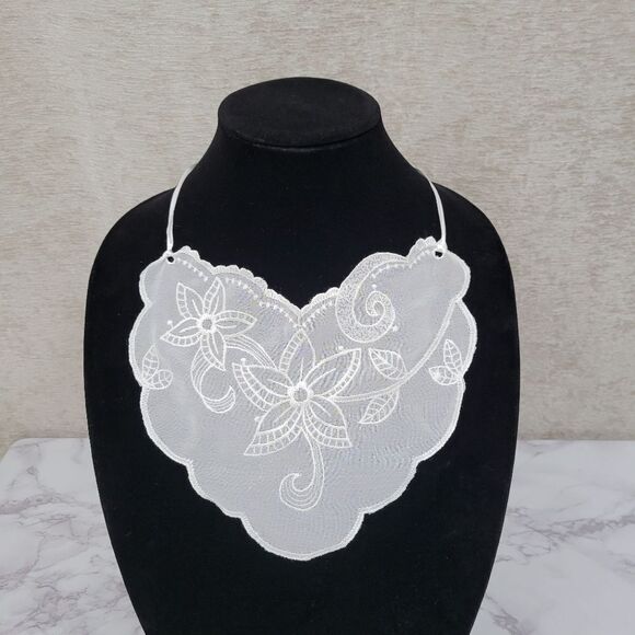 Vintage Collar Fabric Necklace Heart Shaped Embroidered - Picture 1 of 6